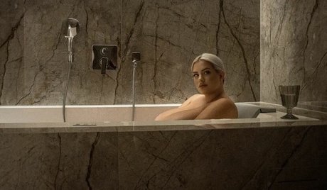 赤毛の熟女オンリーファンズ 裸 ギャラリー