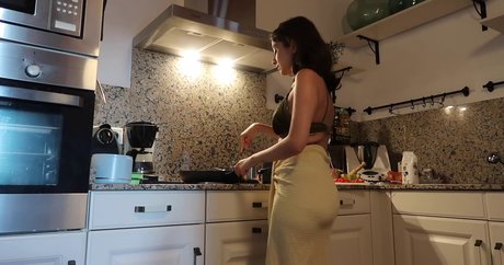 Ischtar Isik 完璧なスター 写真