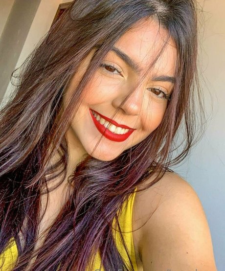 巨乳クーガーオンリーファンズ ホットポルノ 写真