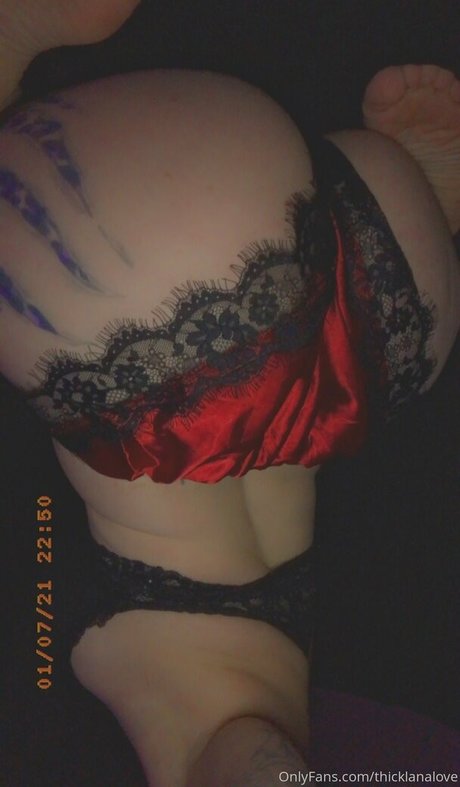 thicklanalove エロティックなモデル 写真