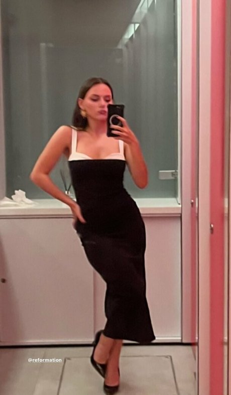Dafne Keen 完璧なモデル 写真