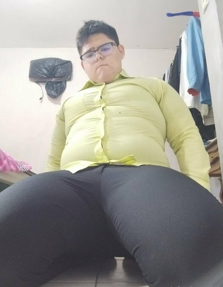 ブルネットのティーンオンリーファンズ アダルト 写真