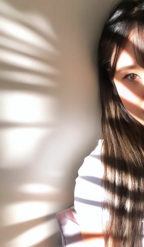 Yuggie TV 美しいポルノスター 写真