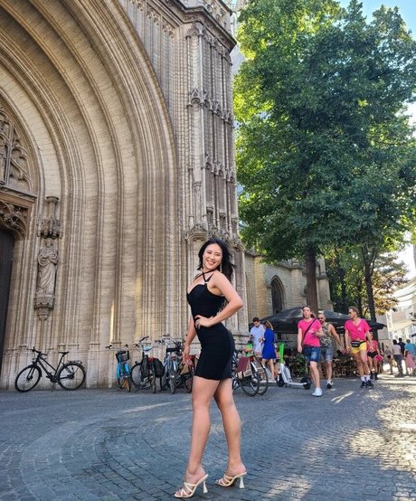 Yuggie TV エロティックなスター 写真