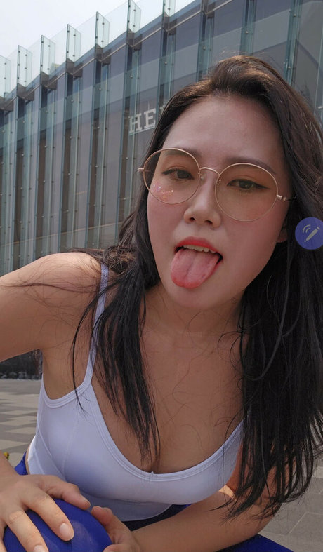 Yuggie TV アート女優 写真