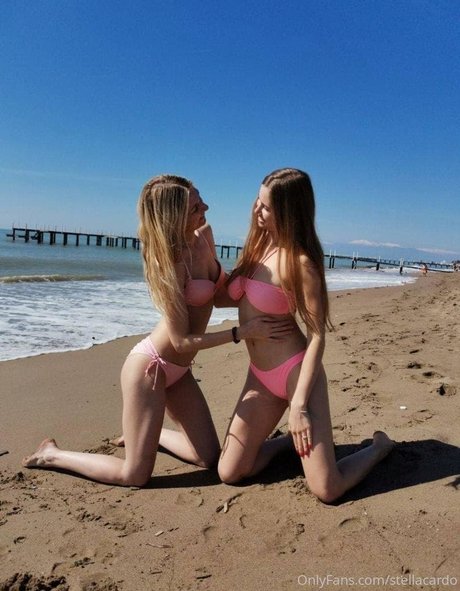 アジア人カップルオンリーファンズ アートxxx 写真