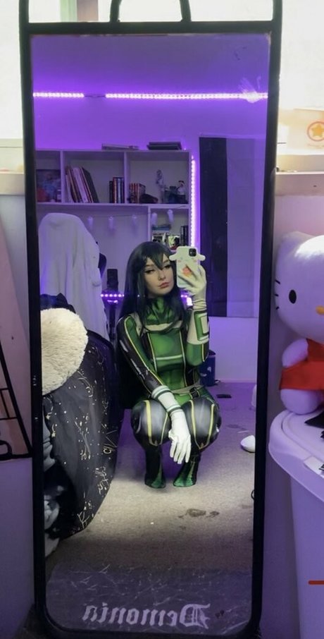 茶色の目のキティオンリーファンズ 裸 写真