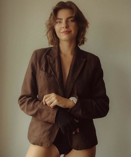 黒のランジェリーオンリーファンズ セックス ギャラリー