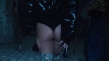 Apostoleanu 裸の女優 ギャラリー