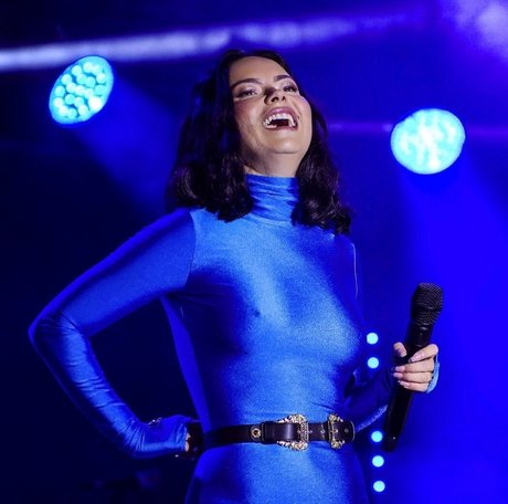 Apostoleanu 素敵なモデル 画像