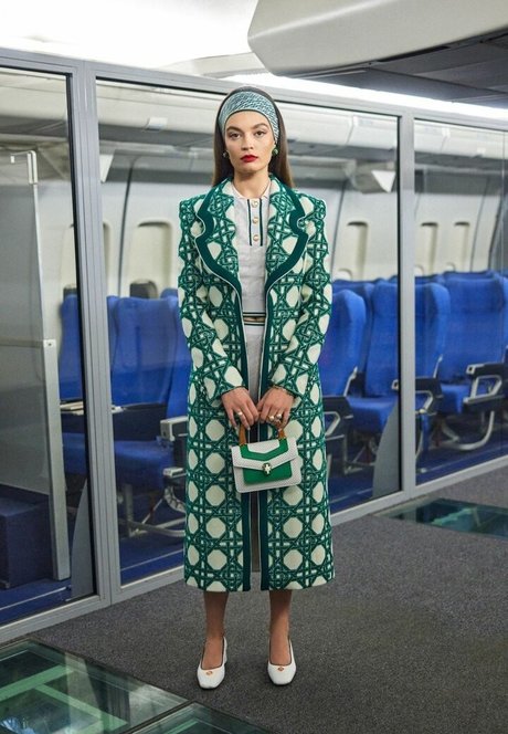 Emma Mackey セックス女優 写真