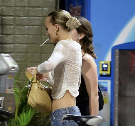 マッサージオンリーファンズ 美しい裸 画像