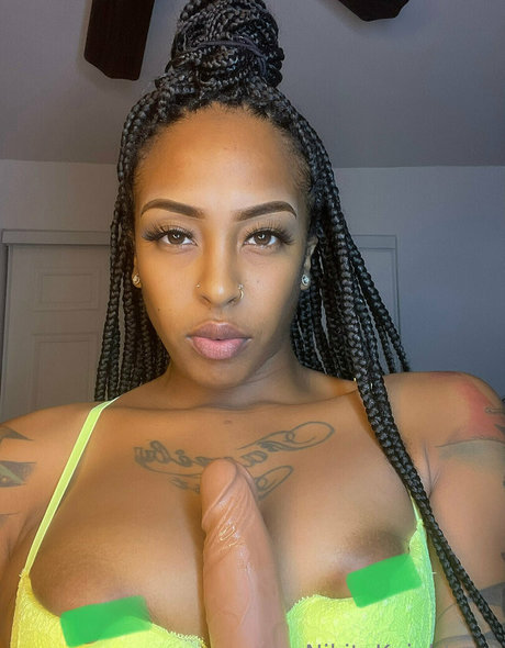 フラットオンリーファン ホット 写真