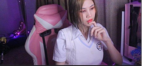 熟女Tバックオンリーファンズ セクシー裸 画像