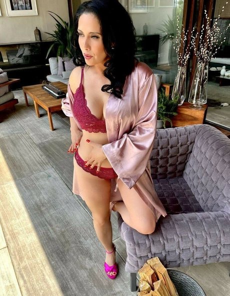 アジア人の指入れ オンリーファンズ 無料セクシー 画像