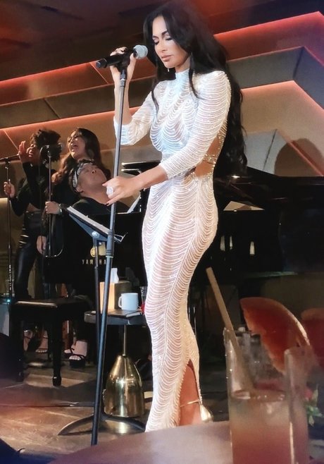 熟女潮吹きオンリーファンズ アートヌード ギャラリー