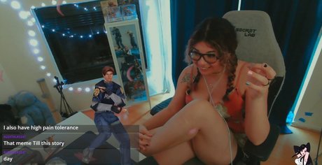 フェイシャルオンリーファンズ セクシーヌード 写真