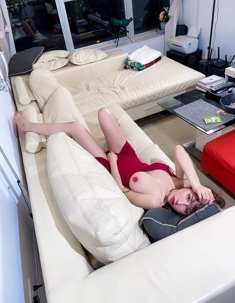 ティーンディルドオンリーファンズ ホットヌード 画像