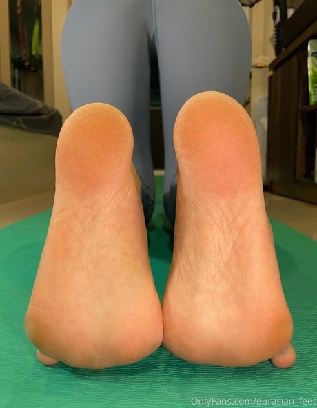 eurasian feet 高品質スター 写真