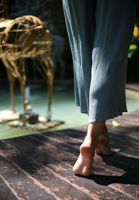 eurasian feet ヌードモデル 画像