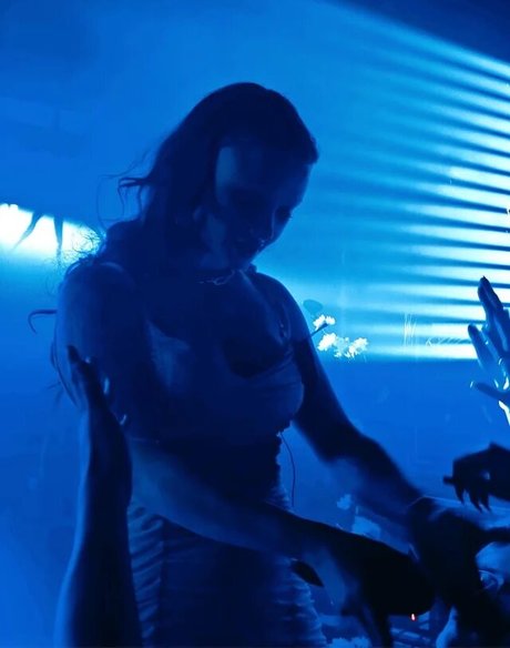 ナチュラルポーグオンリーファン セクシー裸 画像