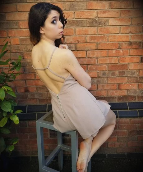 Uncanny Megan 高品質女優 写真