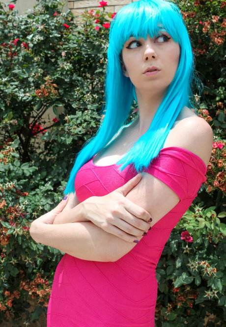 Uncanny Megan アダルトモデル 写真
