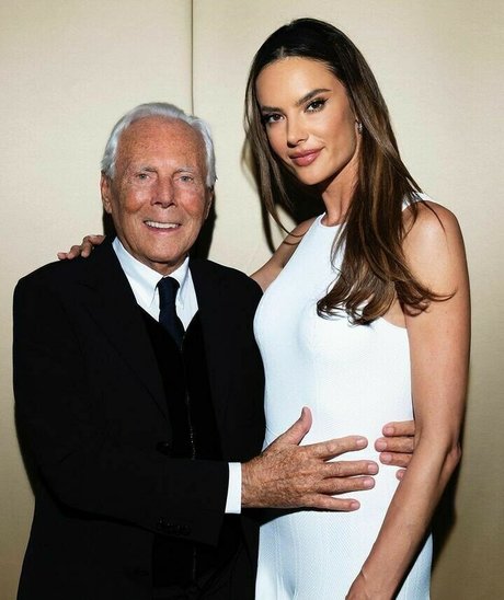 毛深い茂みオンリーファンズ セクシー ギャラリー