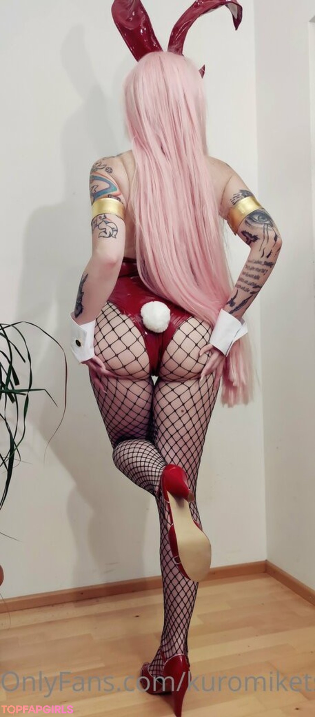 ニューハーフ ドミナトリックス オンリーファンズ セクシー裸 写真