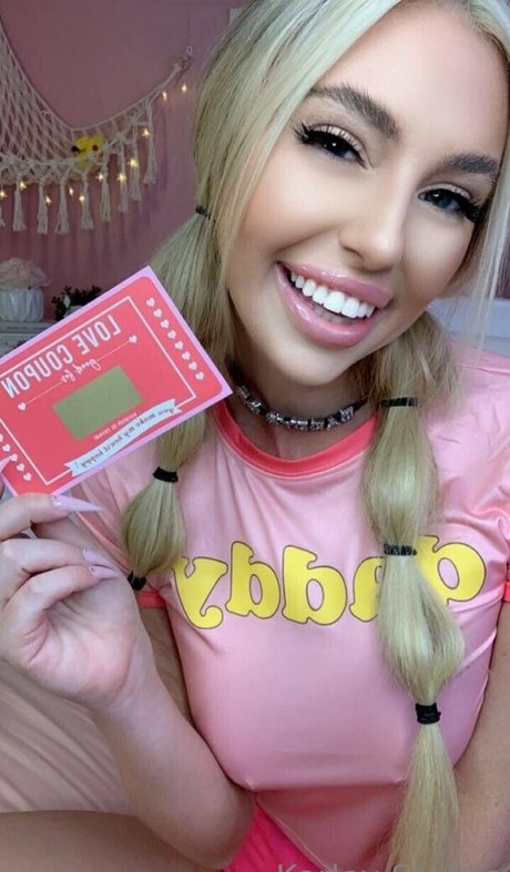 サマーヌードオンリーファンズ ポルノグラフィック ギャラリー