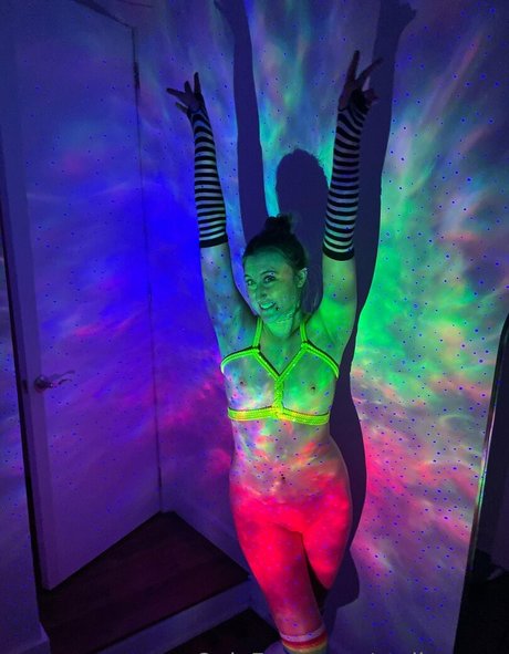 グローリーホール妻オンリーファンズ ホットセクシー 写真