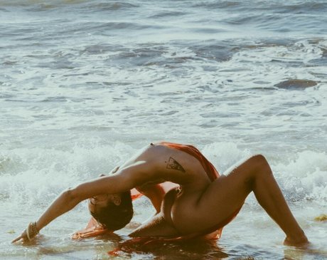 Stephanie Marieotto ヌードモデル 画像