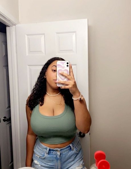 tesssabearrr ポルノ女優 画像