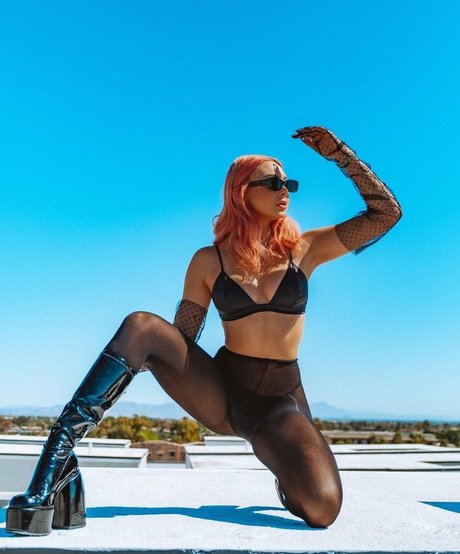 Lara Fraser アダルトモデル 写真