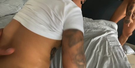 18歳のオンリーファンズ ホットポルノ ギャラリー
