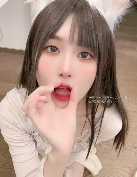 痩せたティーンのオンリーファンズ セクシー裸 写真