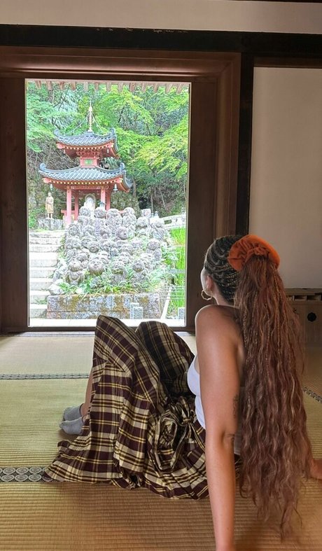 Ella Eyre エロティックなモデル 画像