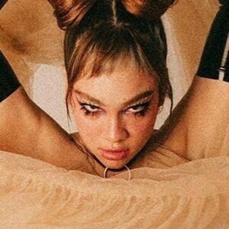 美しい黒檀のオンリーファンズ セクシー 写真