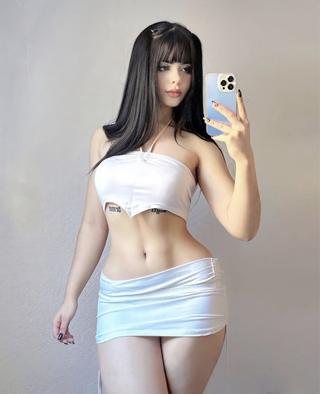 Chxrryxblossom エロティックなモデル 写真
