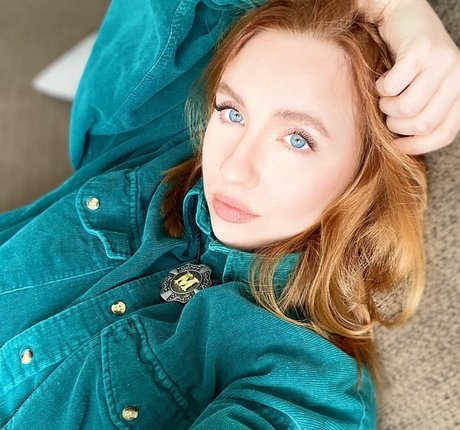 Megan Everett 高品質スター 画像