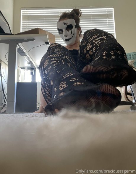 ブルネットの小柄なオンリーファンズ セックス 写真