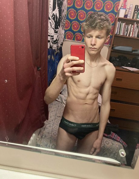 aiden twink 裸モデル 写真