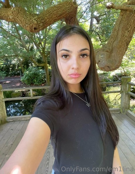 巨乳の熟女オンリーファンズ ヌード 画像