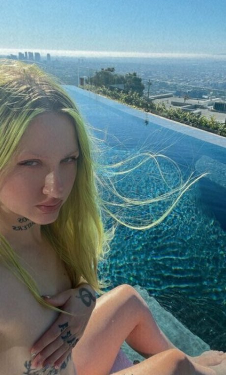 いたずらなオンリーファンズ 裸 ギャラリー