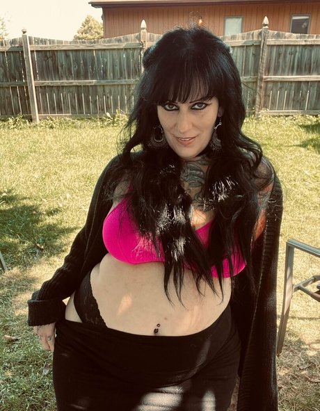 巨乳クーガーオンリーファンズ セクシーヌード ギャラリー