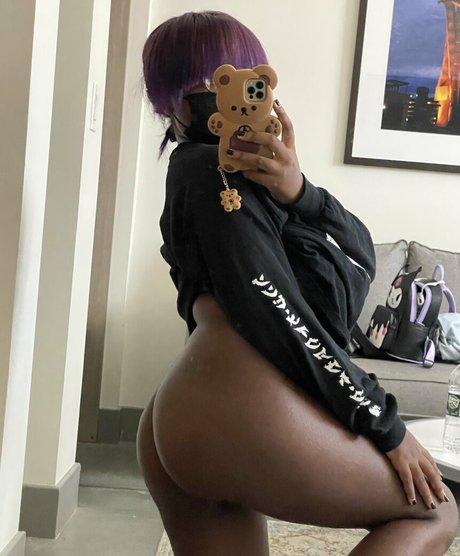 垂れ乳オンリーファンズ セクシーヌード 写真