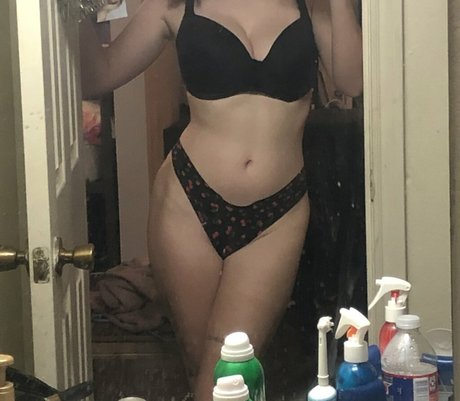 巨乳ゴスオンリーファンズ セクシーヌード 写真