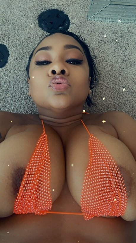 金髪巨乳オンリーファンズ 美しい 写真