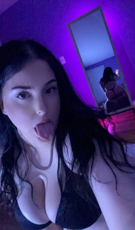 ヨガパンツ オンリーファンズ セクシーヌード 写真