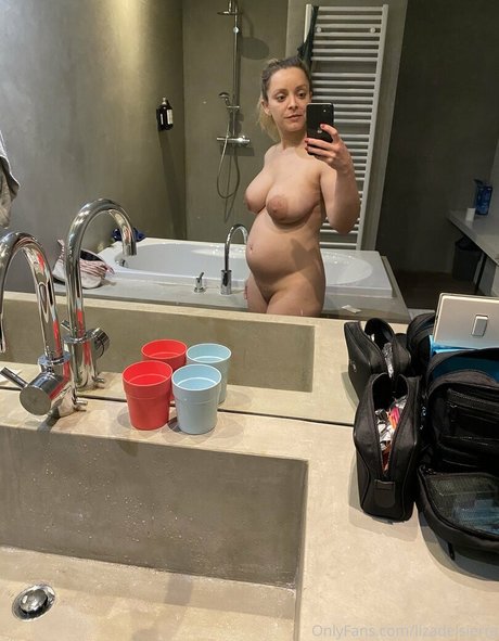 巨乳ソロオンリーファンズ ヌード 写真